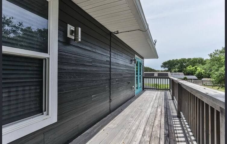 Attention Snowbirds: Beachside Pool House