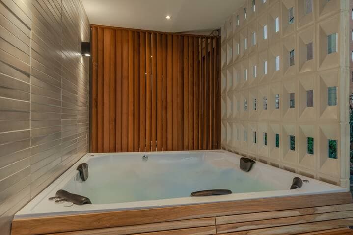 CasaOded #3 Chic Panoramic, Jacuzzi  Provenza View