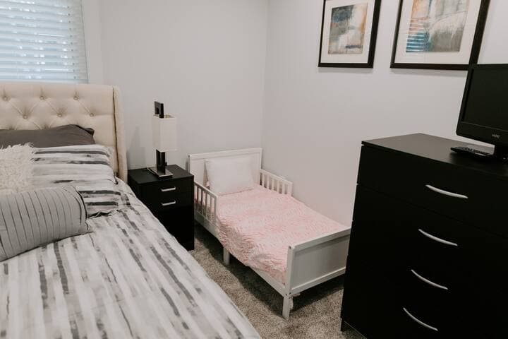 Lakeside Retreat | Modern Stay on Goose Lake