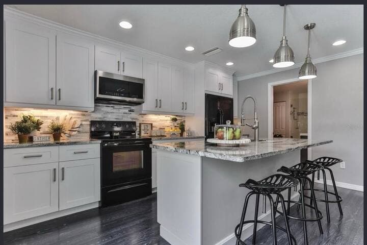 Attention Snowbirds: Beachside Pool House