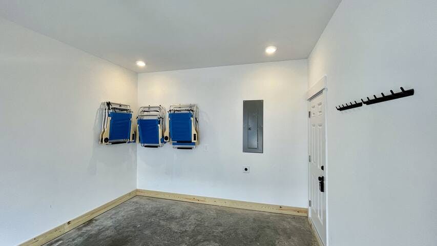 Oversized Garage with 6 Beach Chairs & 12 Towel Hooks