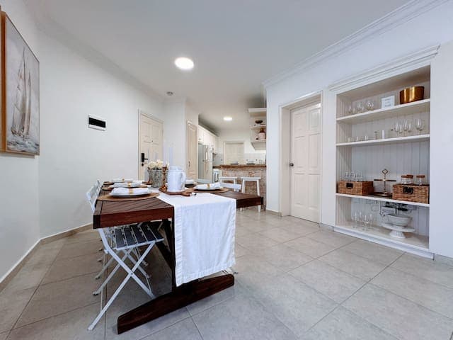 Walk to Beach, Dining, Shops, Pool View & Backyard