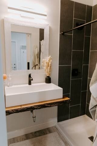 Lakeside Retreat | Modern Stay on Goose Lake