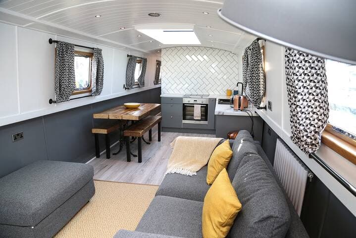 The Liverpool Boat for families, Liverpool Docks