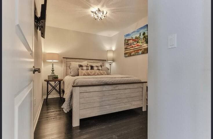 Attention Snowbirds: Beachside Pool House