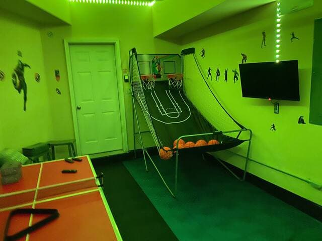 Pocono Retreat -1 Mile to Lake and Skiing!