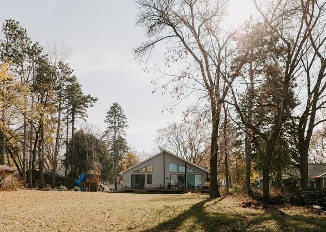 Lakeside Retreat | Modern Stay on Goose Lake