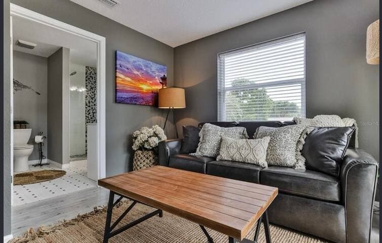 Attention Snowbirds: Beachside Pool House