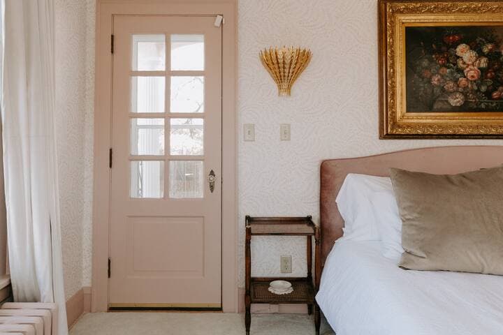 Hillcrest House: Elegance in the Heart of Highland