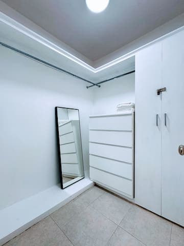 Walk to Beach, Dining, Shops, Pool View & Backyard