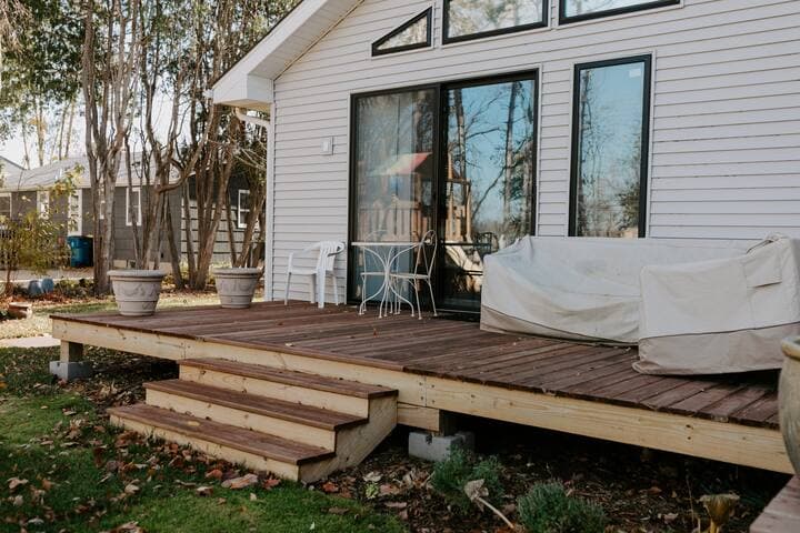 Lakeside Retreat | Modern Stay on Goose Lake