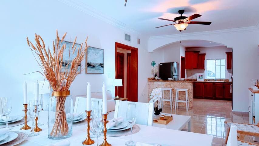 Walk to Beach, Shops, Dining, Pool View, Fast Wifi