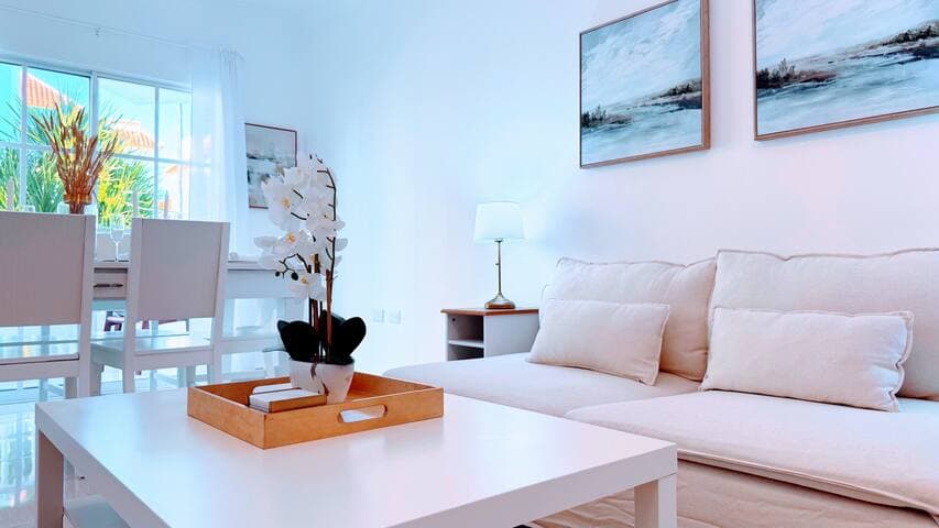 Walk to Beach, Shops, Dining, Pool View, Fast Wifi