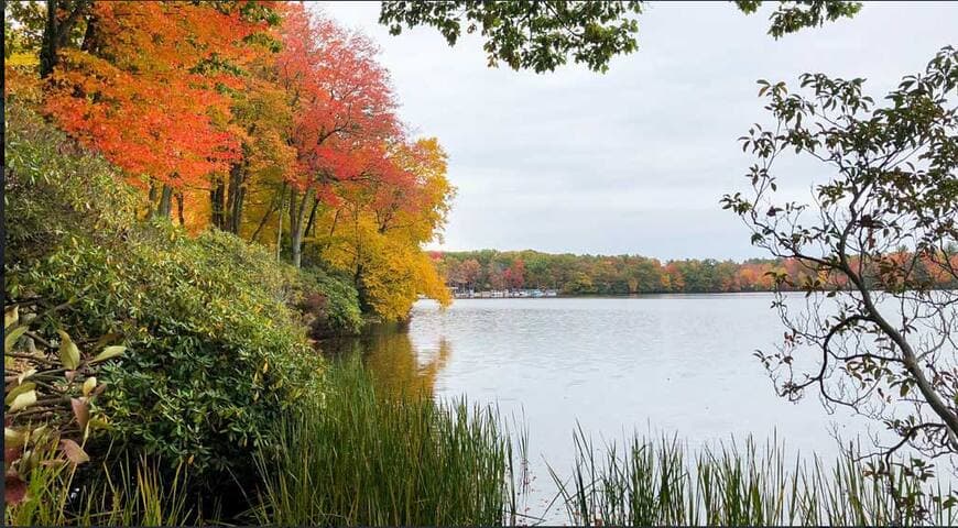 Pocono Retreat -1 Mile to Lake and Skiing!