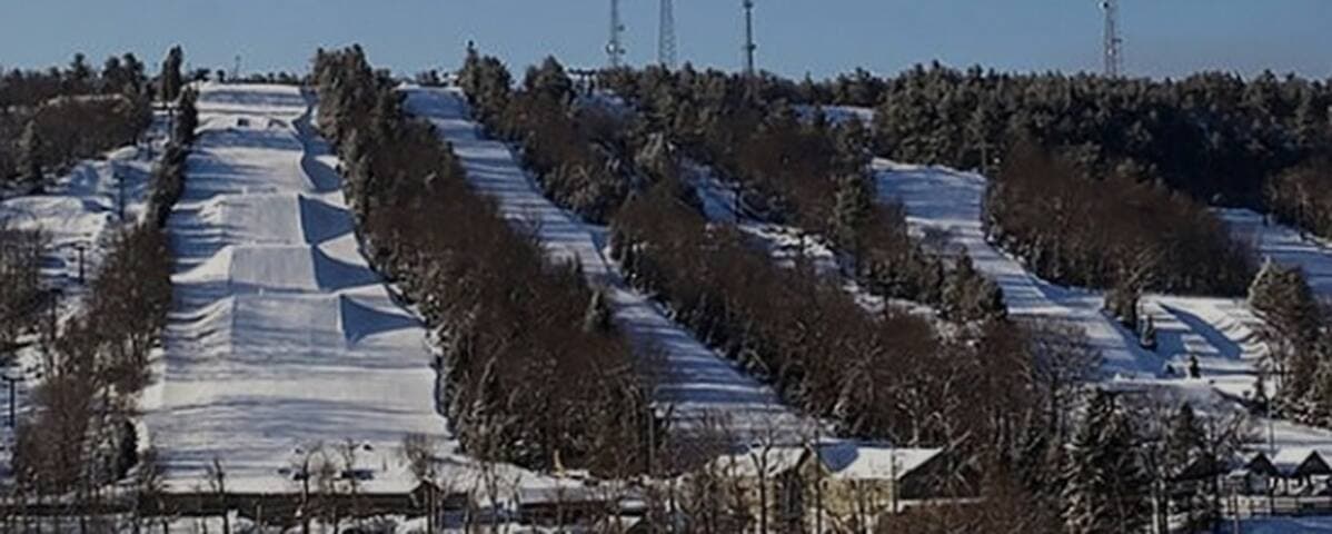 Pocono Retreat -1 Mile to Lake and Skiing!