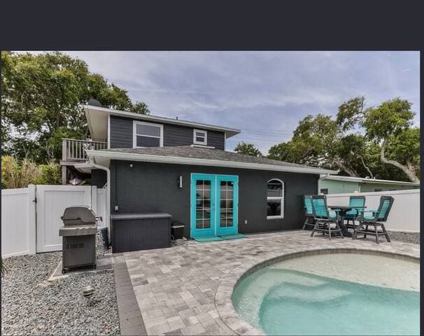 Attention Snowbirds: Beachside Pool House