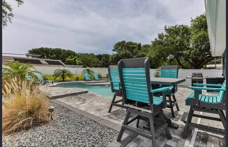 Attention Snowbirds: Beachside Pool House