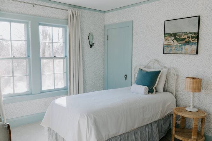 Hillcrest House: Elegance in the Heart of Highland