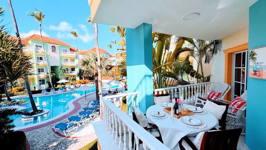 Walk to Beach, Shops, Dining, Pool View, Fast Wifi