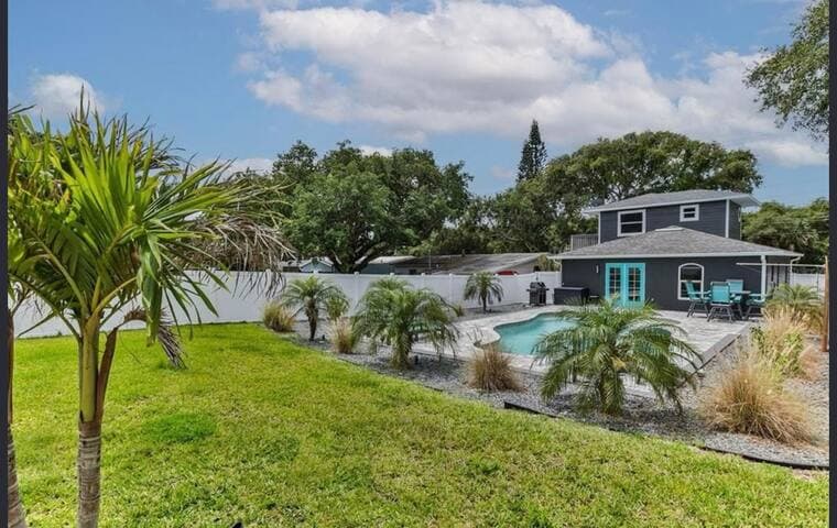 Attention Snowbirds: Beachside Pool House