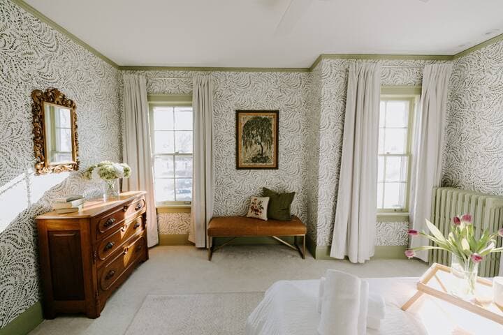 Hillcrest House: Elegance in the Heart of Highland