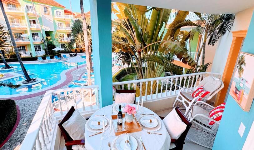 Walk to Beach, Shops, Dining, Pool View, Fast Wifi