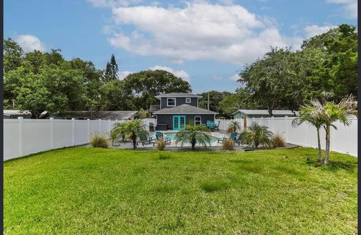Attention Snowbirds: Beachside Pool House