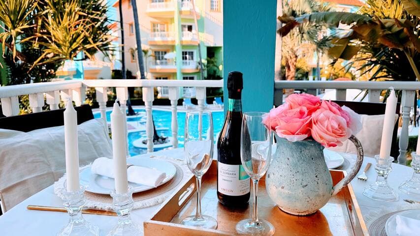 Walk to Beach, Shops, Dining, Pool View, Fast Wifi