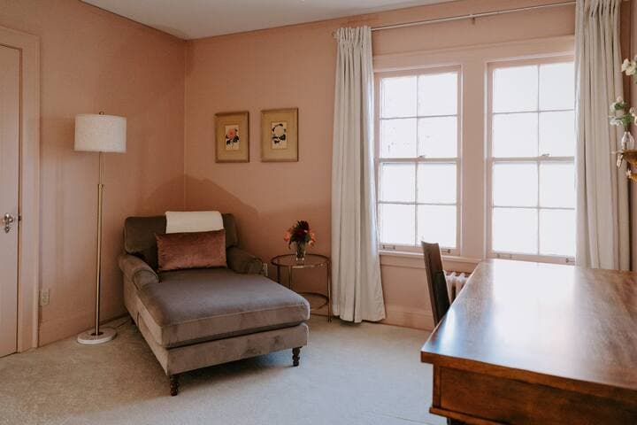 Hillcrest House: Elegance in the Heart of Highland