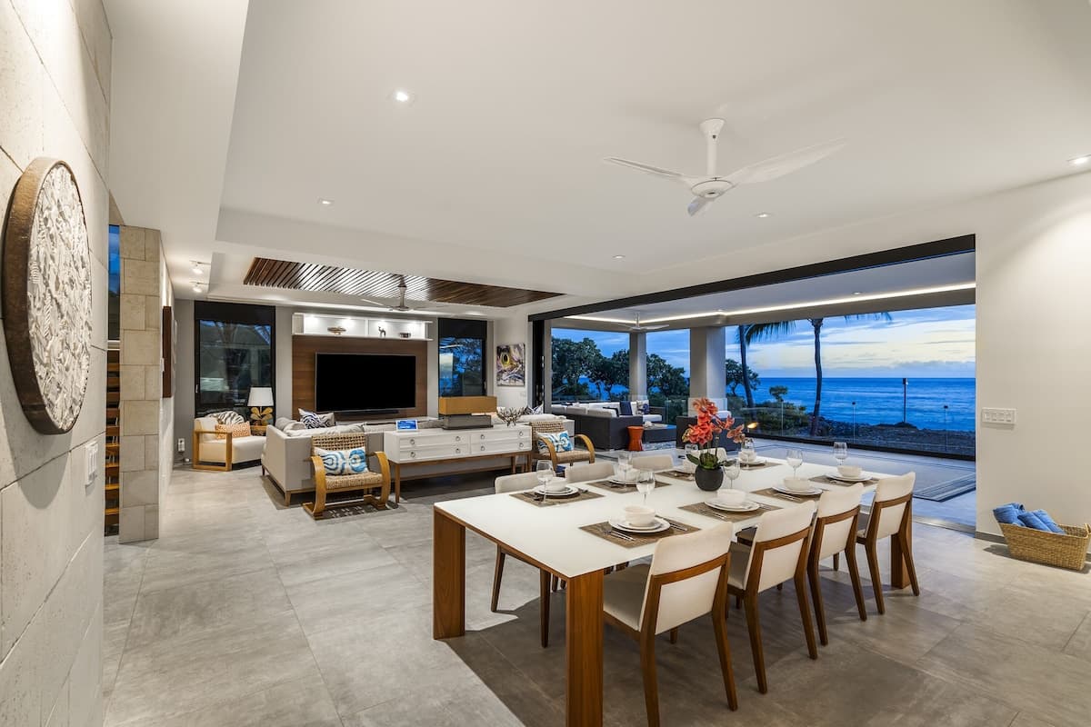 Dining room, looking towards living room and lanai