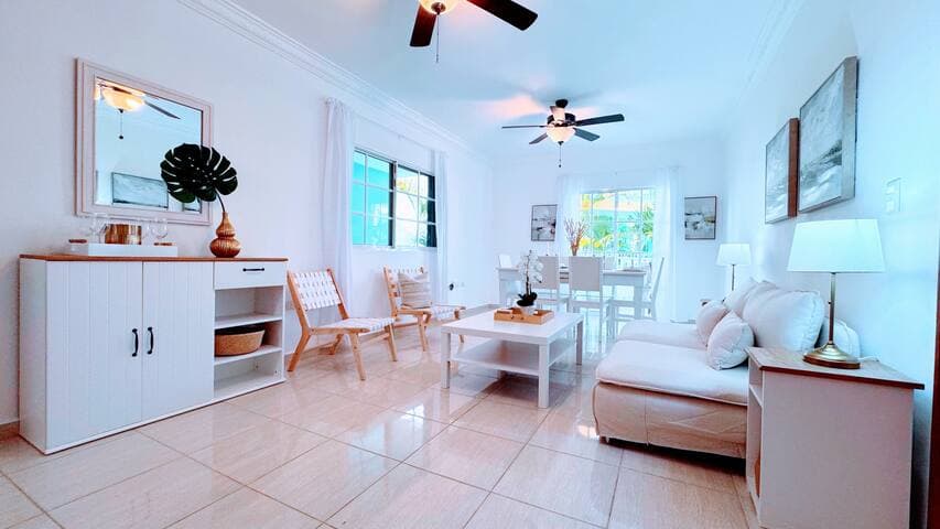 Walk to Beach, Shops, Dining, Pool View, Fast Wifi