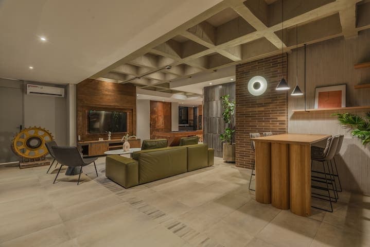 CasaOded #2 Urban Loft, Huge Living +Jacuzzi Patio