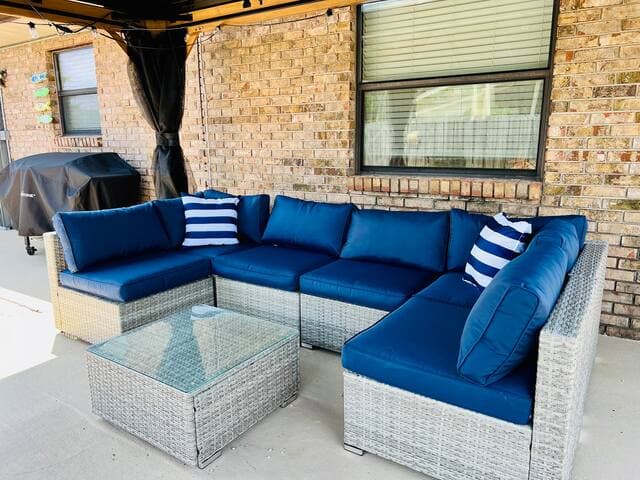 Cozy Beach House, Backyard, Walk to Shore