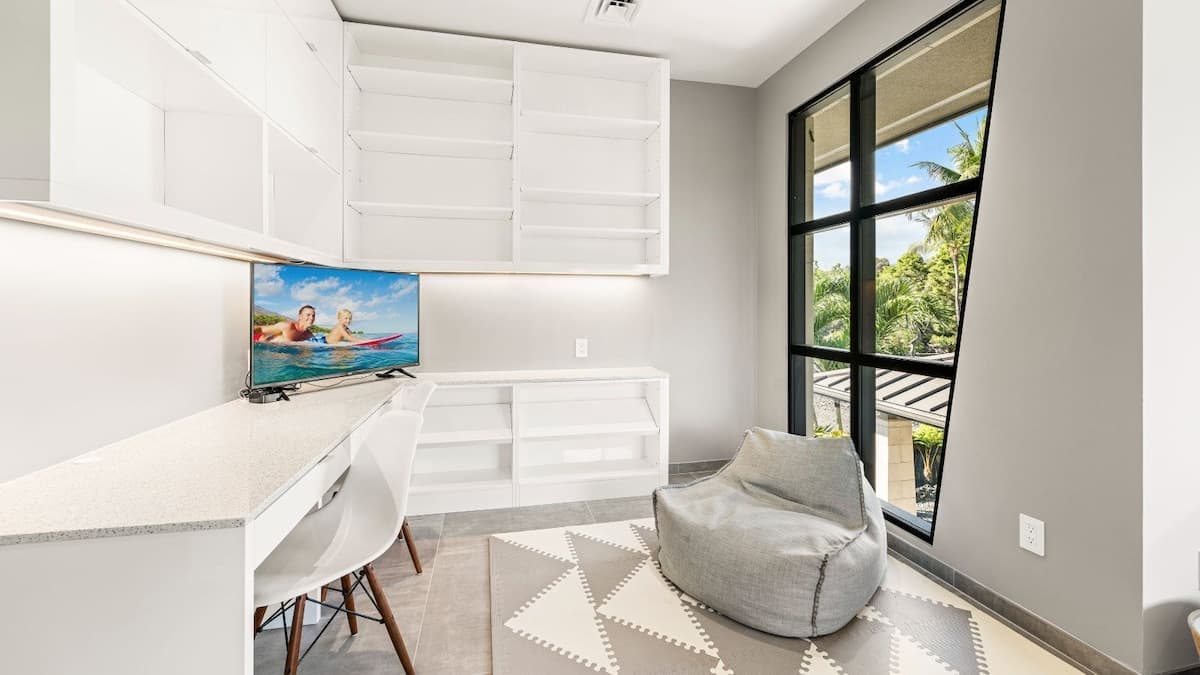 Bedroom 3 suite desk/reading area