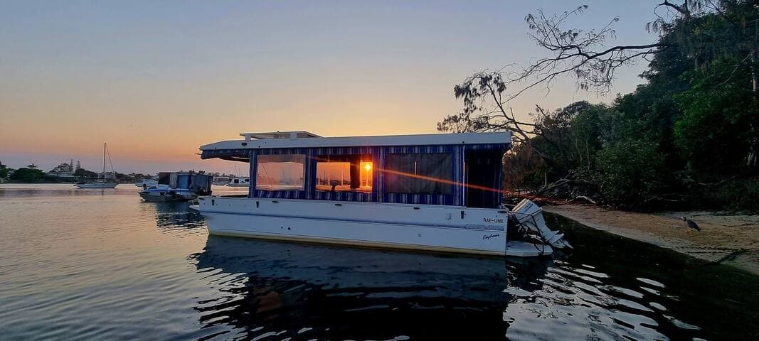 "Liquid Paradise"Experience more& stroll to it all