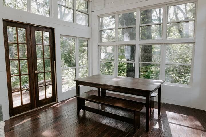 Heirloom Cottage | Getaway w/ Hot Tub & Sauna