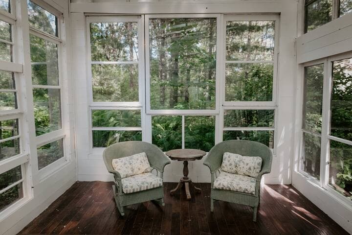 Heirloom Cottage | Getaway w/ Hot Tub & Sauna