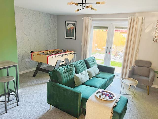 Comfy modern semi-detached | 400Mb WiFi | Parking