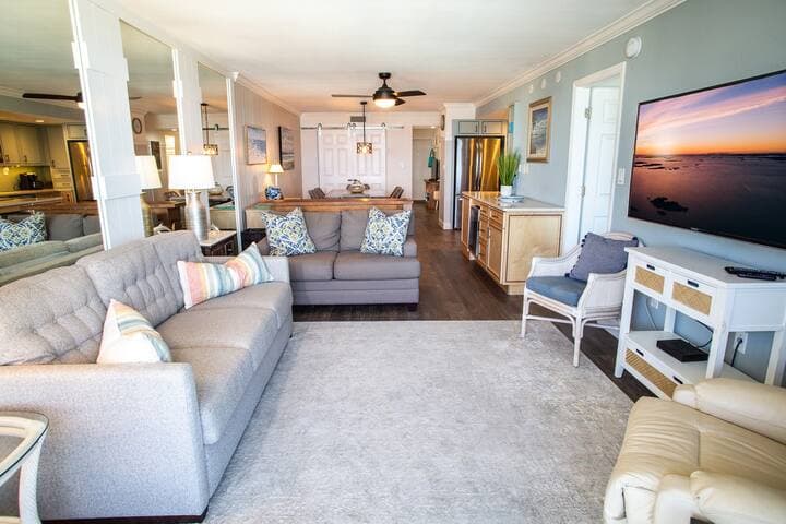 Living room looking into dining. Pull out sofa to the left.