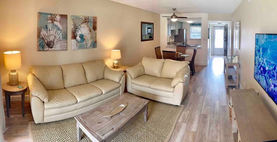 Cool & comfortable leather sofa/loveseat