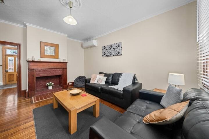 Best of Old and New - Hobart