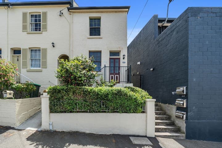 Best of Old and New - Hobart