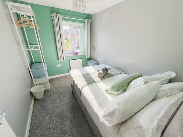 Comfy modern semi-detached | 400Mb WiFi | Parking