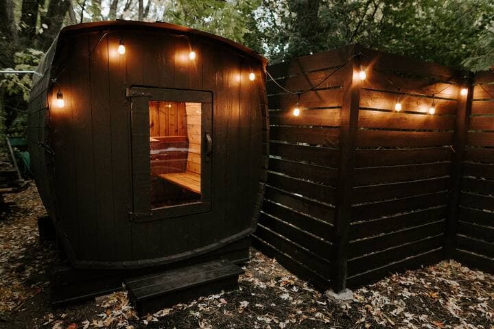 Heirloom Cottage | Getaway w/ Hot Tub & Sauna