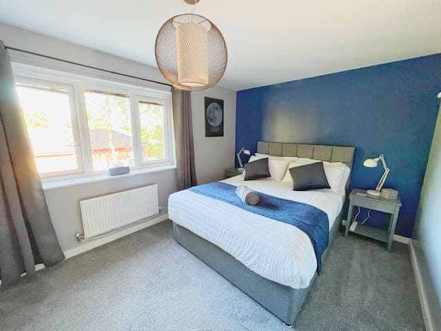 Comfy modern semi-detached | 400Mb WiFi | Parking