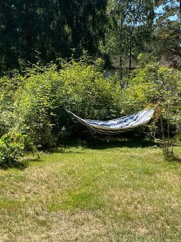 Stort hus + gästhus nära havet.