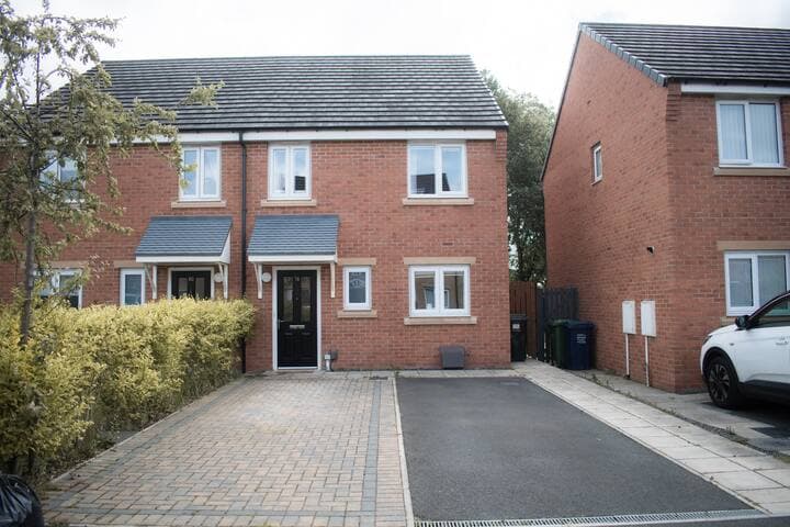 Comfy modern semi-detached | 400Mb WiFi | Parking