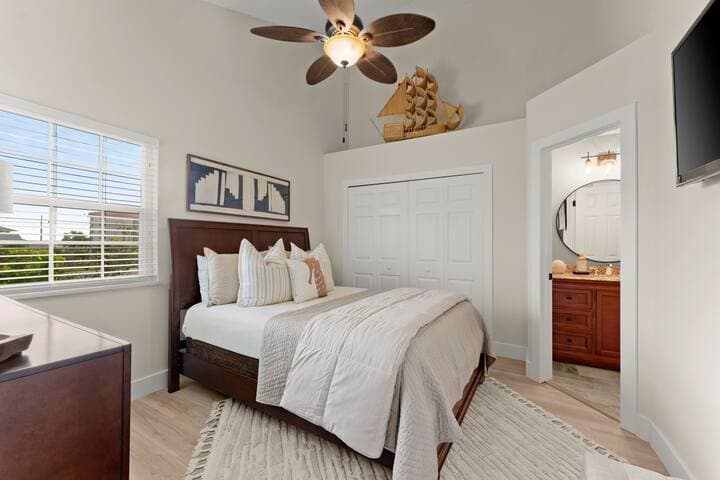 Sun Beach Club | Pool | Walk to Beach