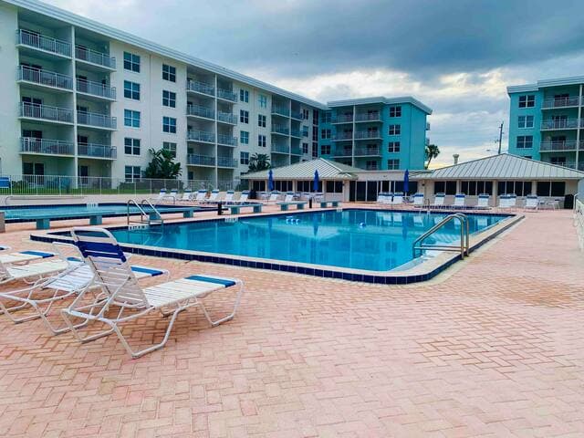 Freshly updated complex with not one but two pools (one seasonally heated from xmas-Feb) plus two kiddie pools!