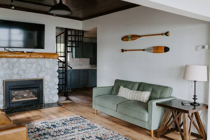 Loondocks MN | Lakeside Hideout w/ Sauna